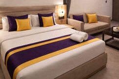 Emerald - Luxury River Facing Stay by Zenith Suites, Noida