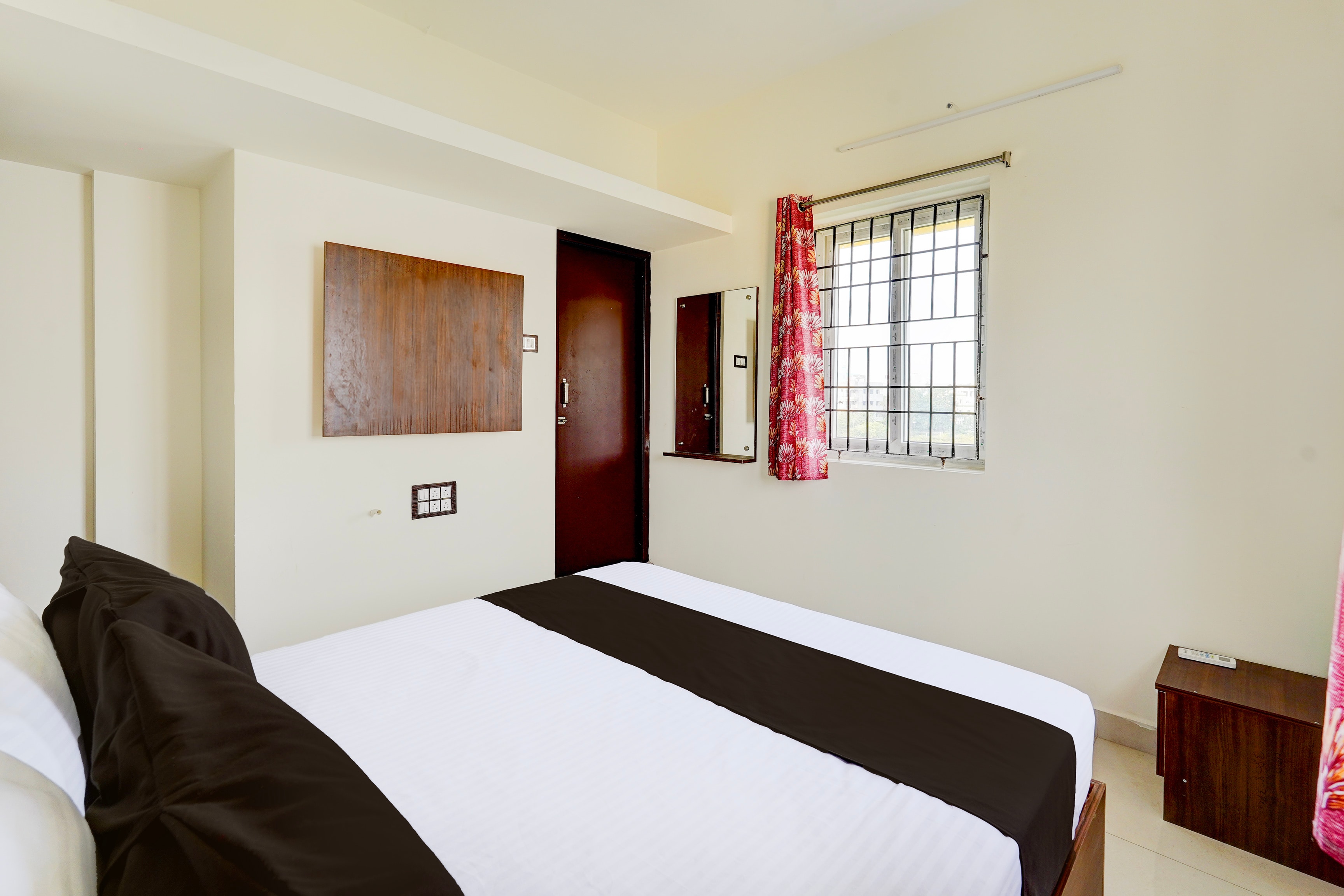 Super Hotel O Eswar Guest House - Tap to explore photos