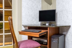 Howard Johnson by Wyndham Athens, Oconee