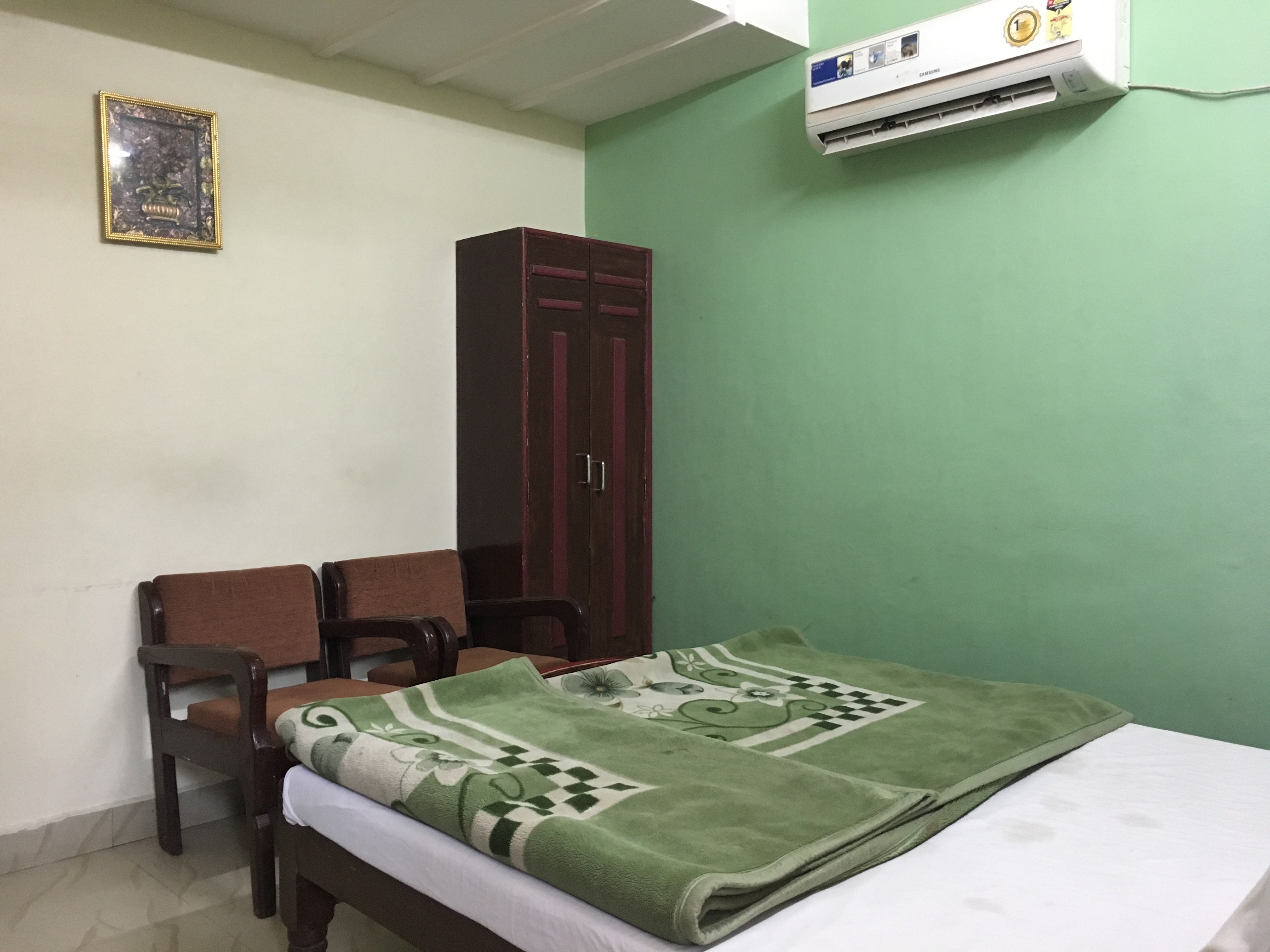 Hotel Shree Prakash Inn - Tap to explore photos