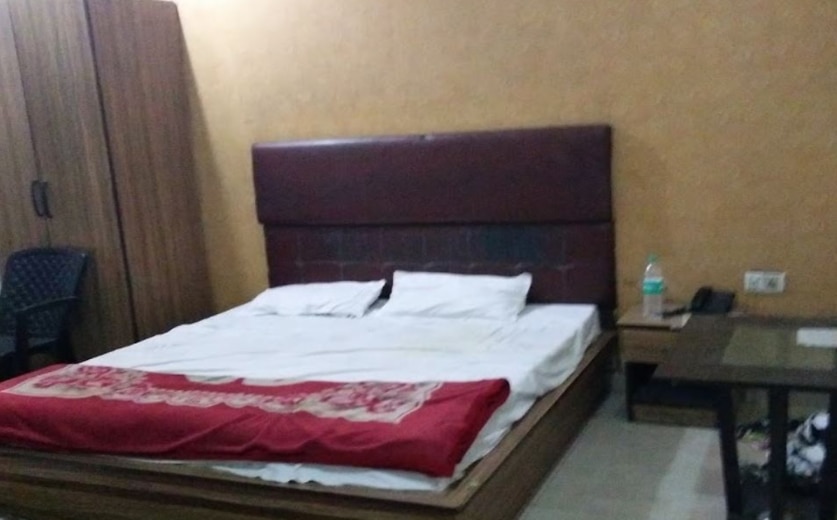 Hotel Chanakya - Tap to explore photos