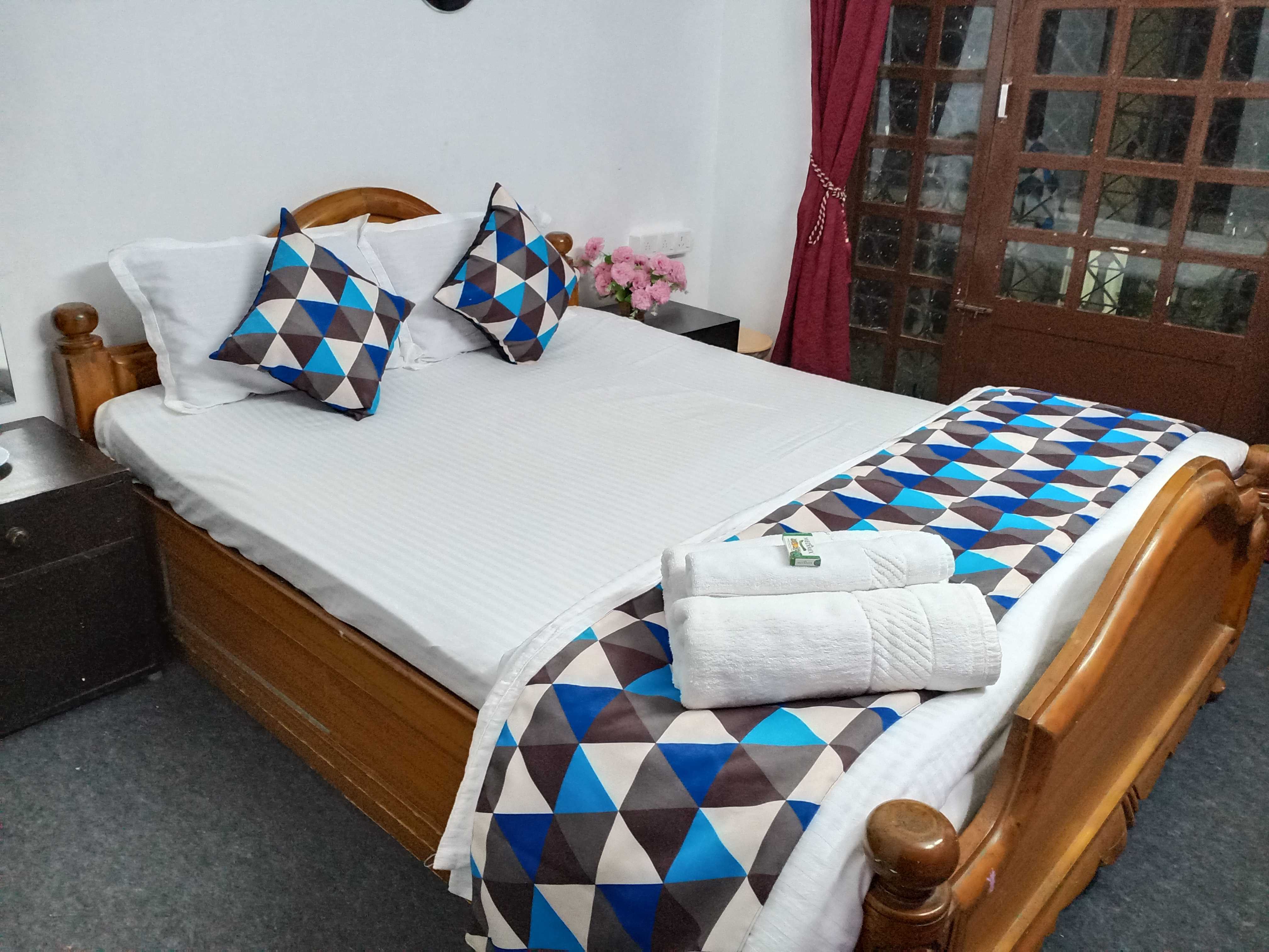 Stay Inn Budget Room - Tap to explore photos