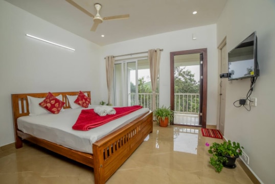 Shola Gardens Kotagiri Deluxe Rooms - Tap to explore photos