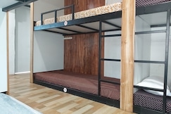 Arya Dormitory Hotel, Narbad