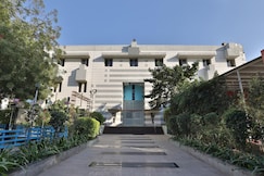 Sun N Step Club & Hotel, Matar