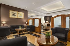 Ramada by Wyndham Naples, Naples