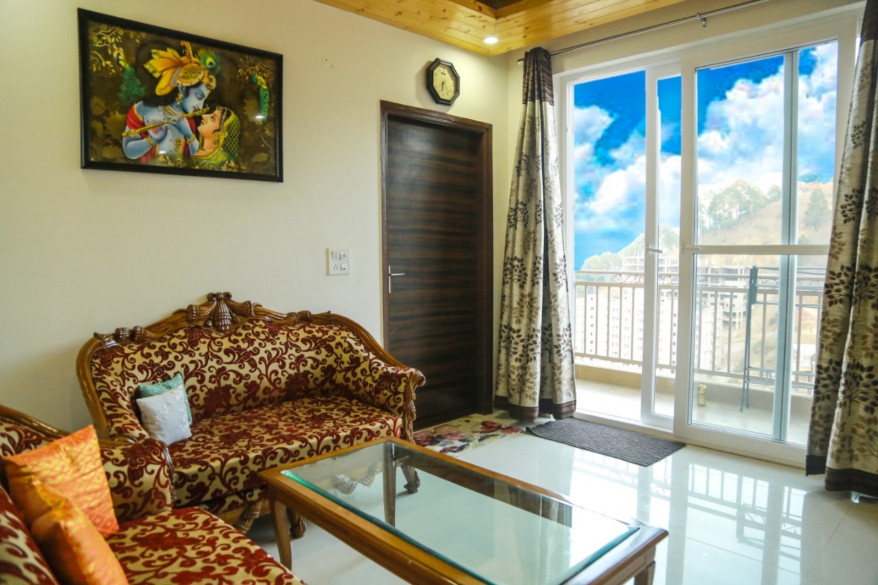 THE LUXURY STAYS BY GLAMBIRDS 2 BHK HOME STAY - Tap to explore photos