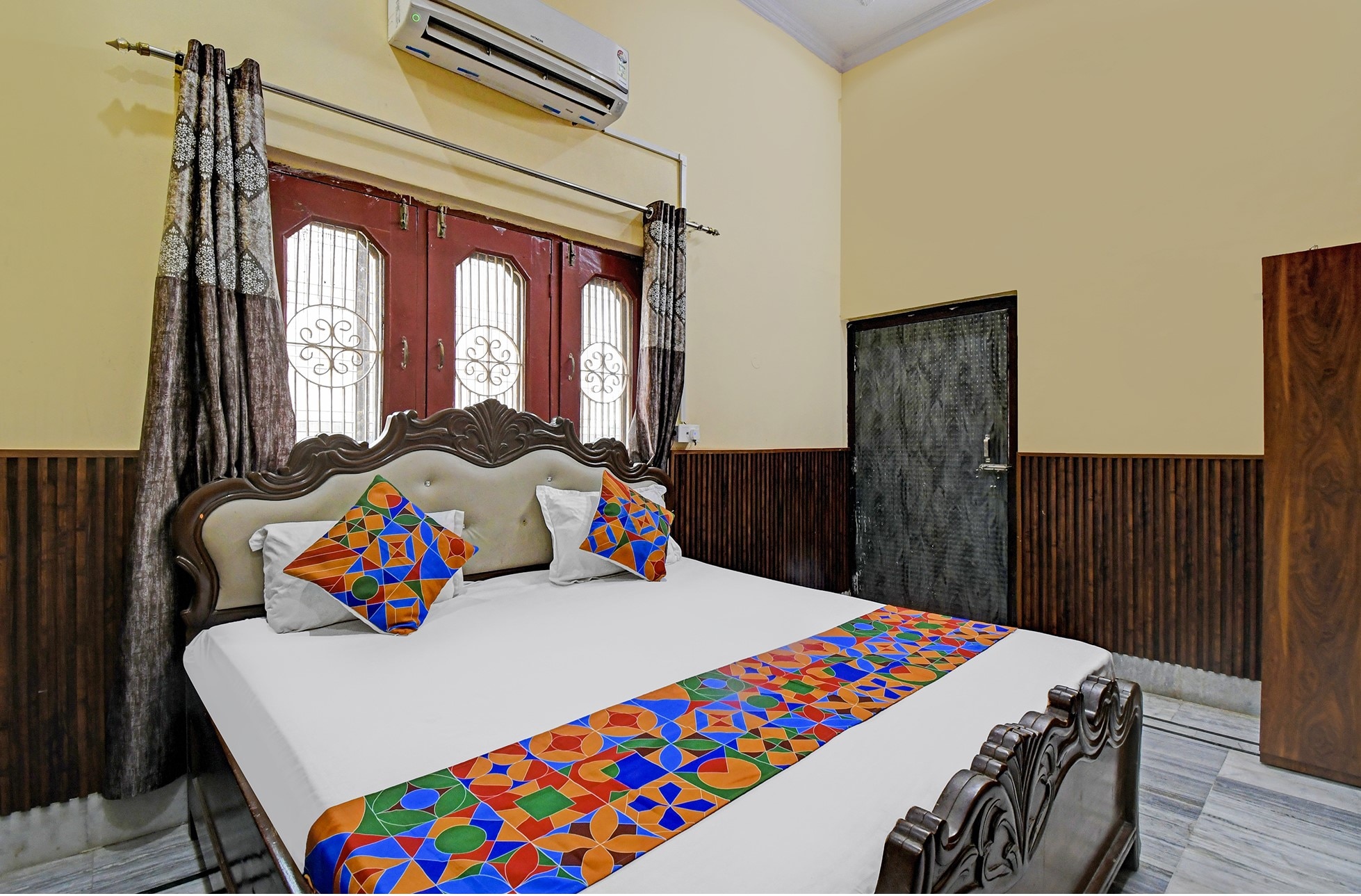FabHotel Raghunandan Inn - Tap to explore photos