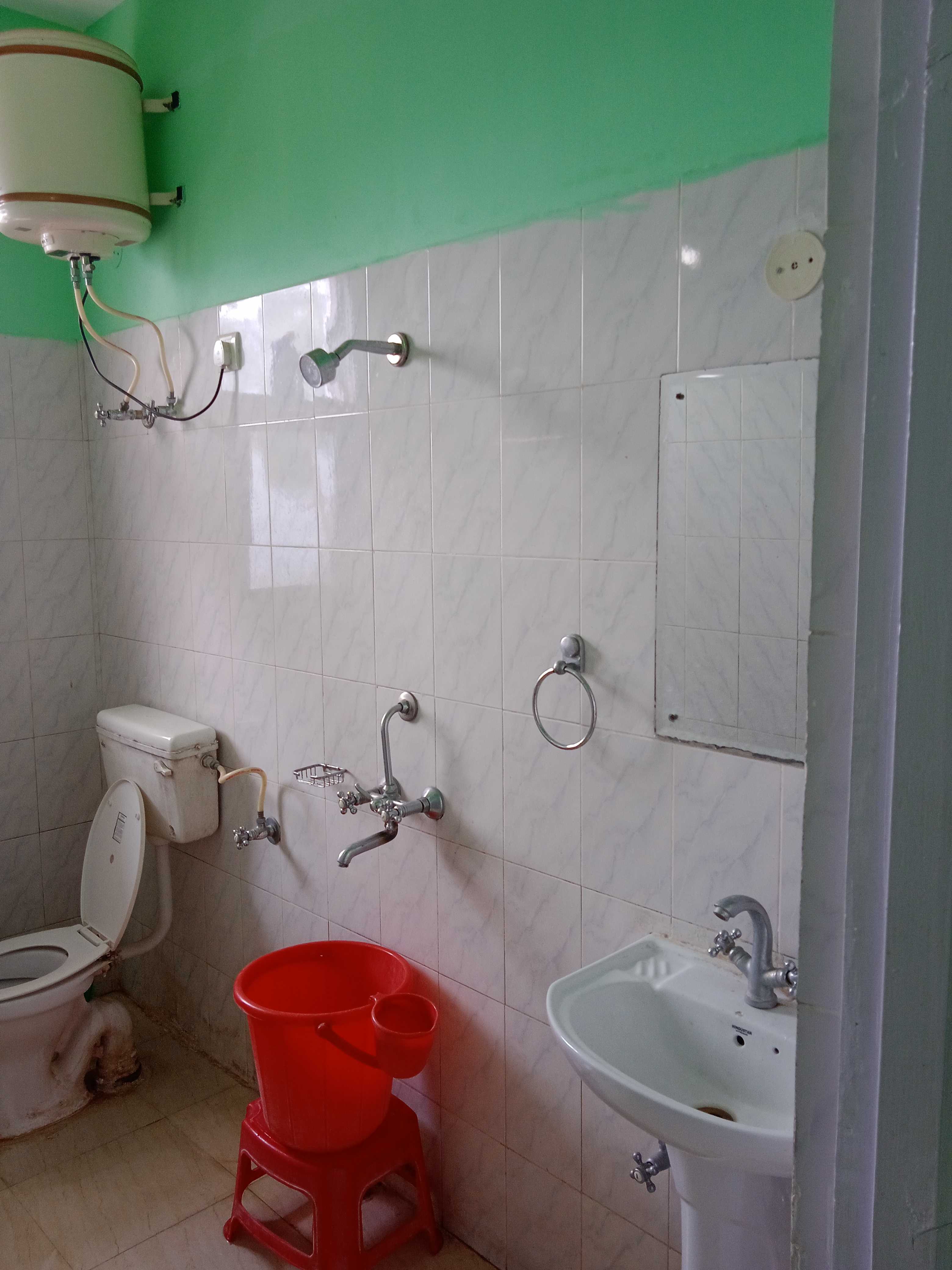 Hotel O Home 810612 Satyam Home Stay Kasauli Dharampur - Tap to explore photos