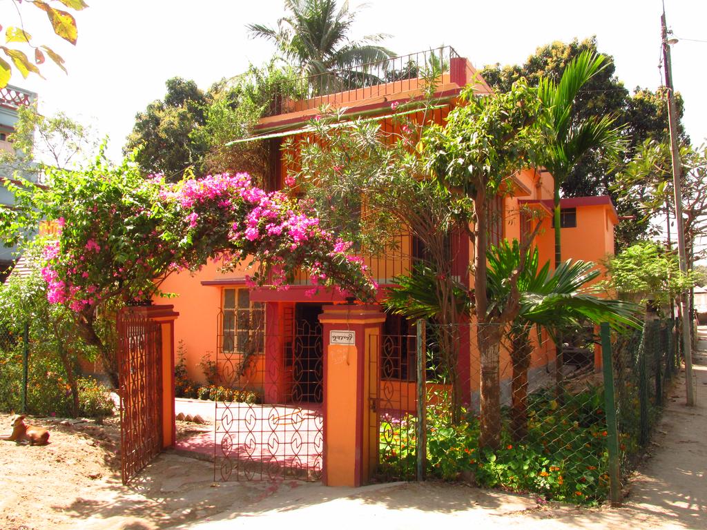Pubali Homestay (Standard Double Room) - Tap to explore photos
