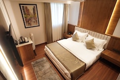 HOTEL ALVORA, Kharar