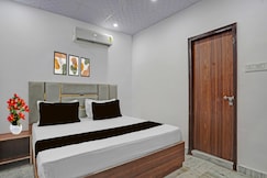 HOTEL O SMALL TOWN, Delhi