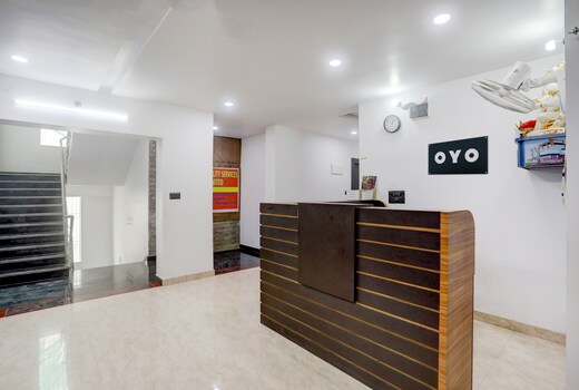 Hotel O by OYO Swarun and Banquet Hall Gulzarbagh Station Bus Stop