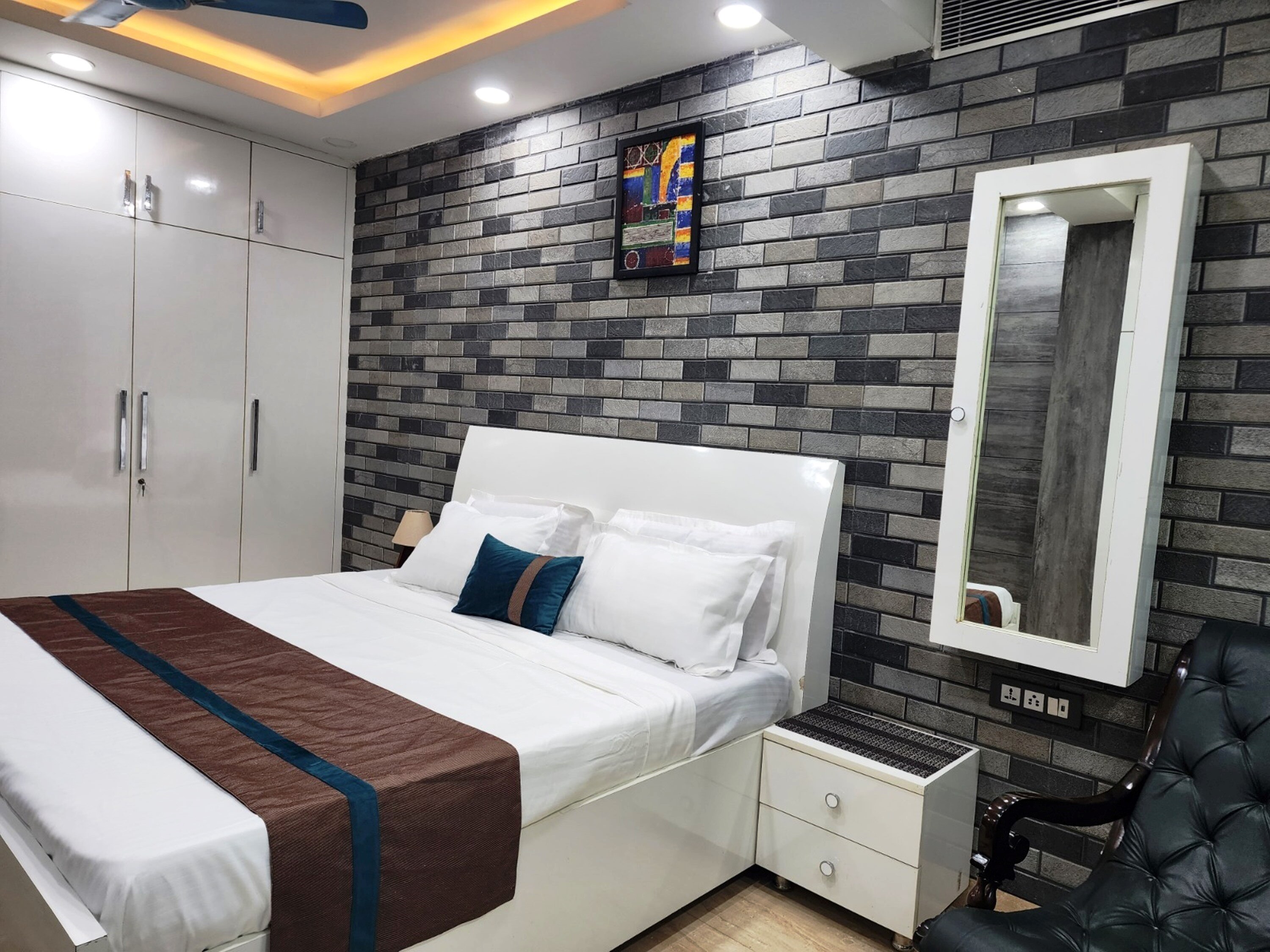 Gurgaon Homes - Tap to explore photos