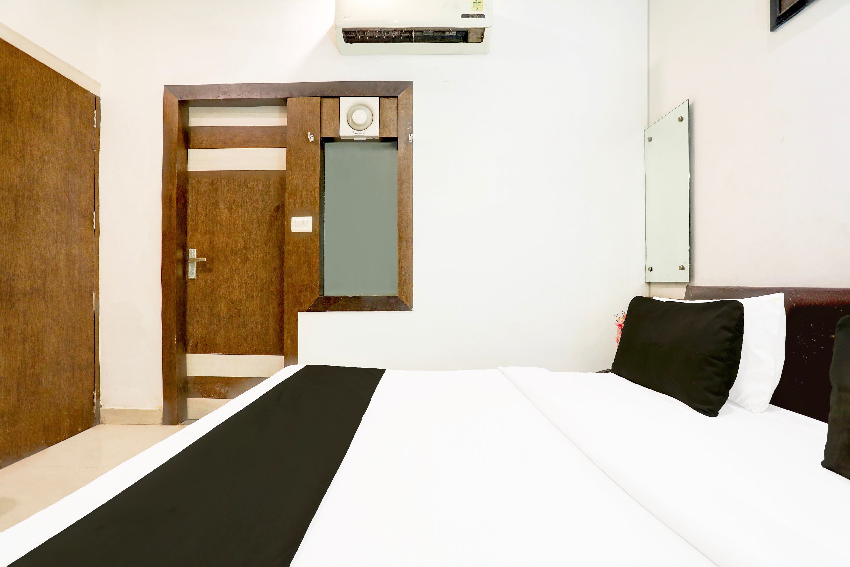 Super Hotel O Taj Nagri Near Taj Mahal East Gate formerly Riviera - Tap to explore photos