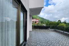 The Lakefront Villa, Naukuchiatal