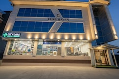 Hotel Luxe Haven Residency (2min drive to Airport), Srinagar