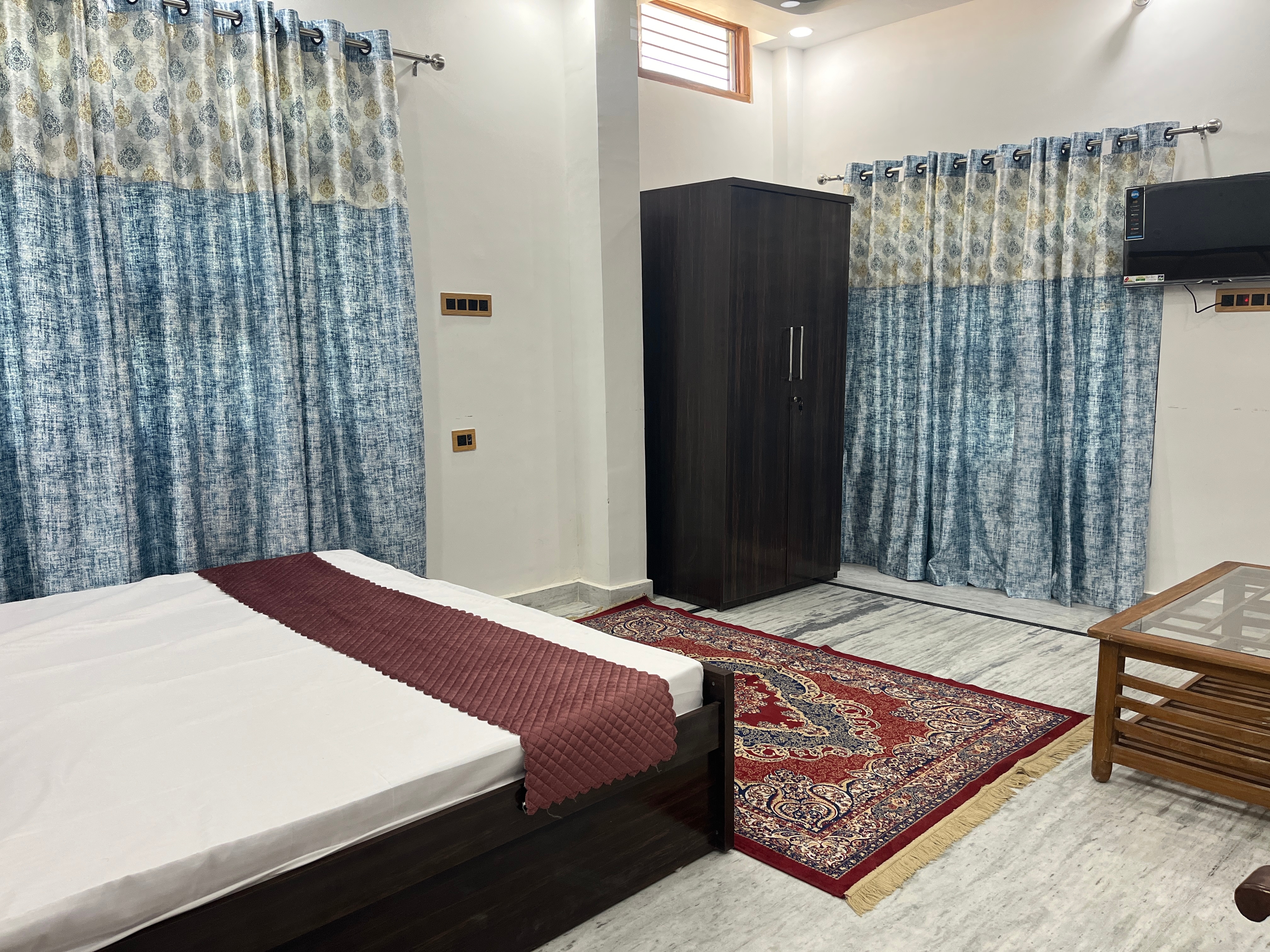 Shri Ram International Home Stay - Tap to explore photos