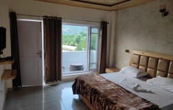 Deluxe room with Mountain View