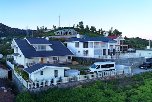 Dreamcloudz Retreat | The Cozy Villa | 4 BHK