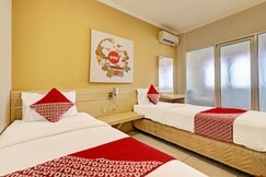 Super OYO 389 Sky Guesthouse, Kota Semarang