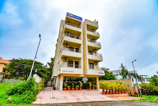 FabHotel Mountain High Inn - Nr. Lifeline Hospital