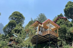 Pine wood Jacuzzi Tree House, Jibhi