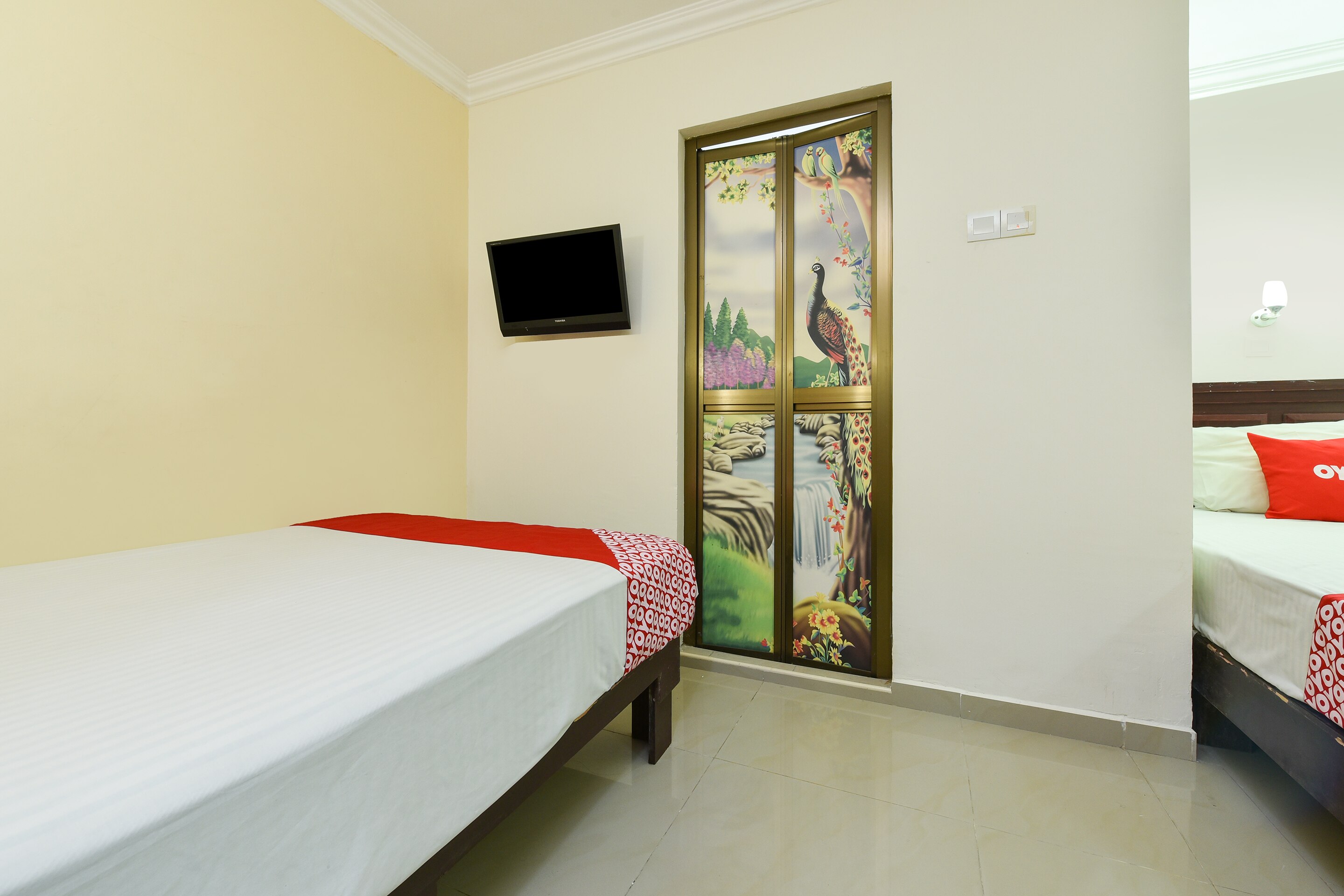 OYO 90562 J Hotel PJ - Tap to explore photos