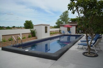 4 Palms Resort