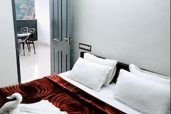 Zodiac Residency | Rooms & Caretaker, Munnar