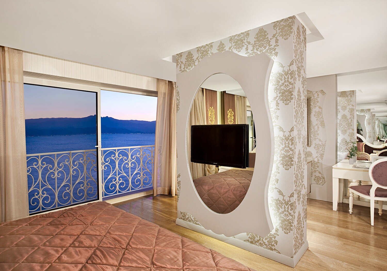 La Boutique Hotel and Suites - Tap to explore photos