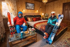 ALBARQ Cottages & Cafe (nearby Gondola), Baramulla