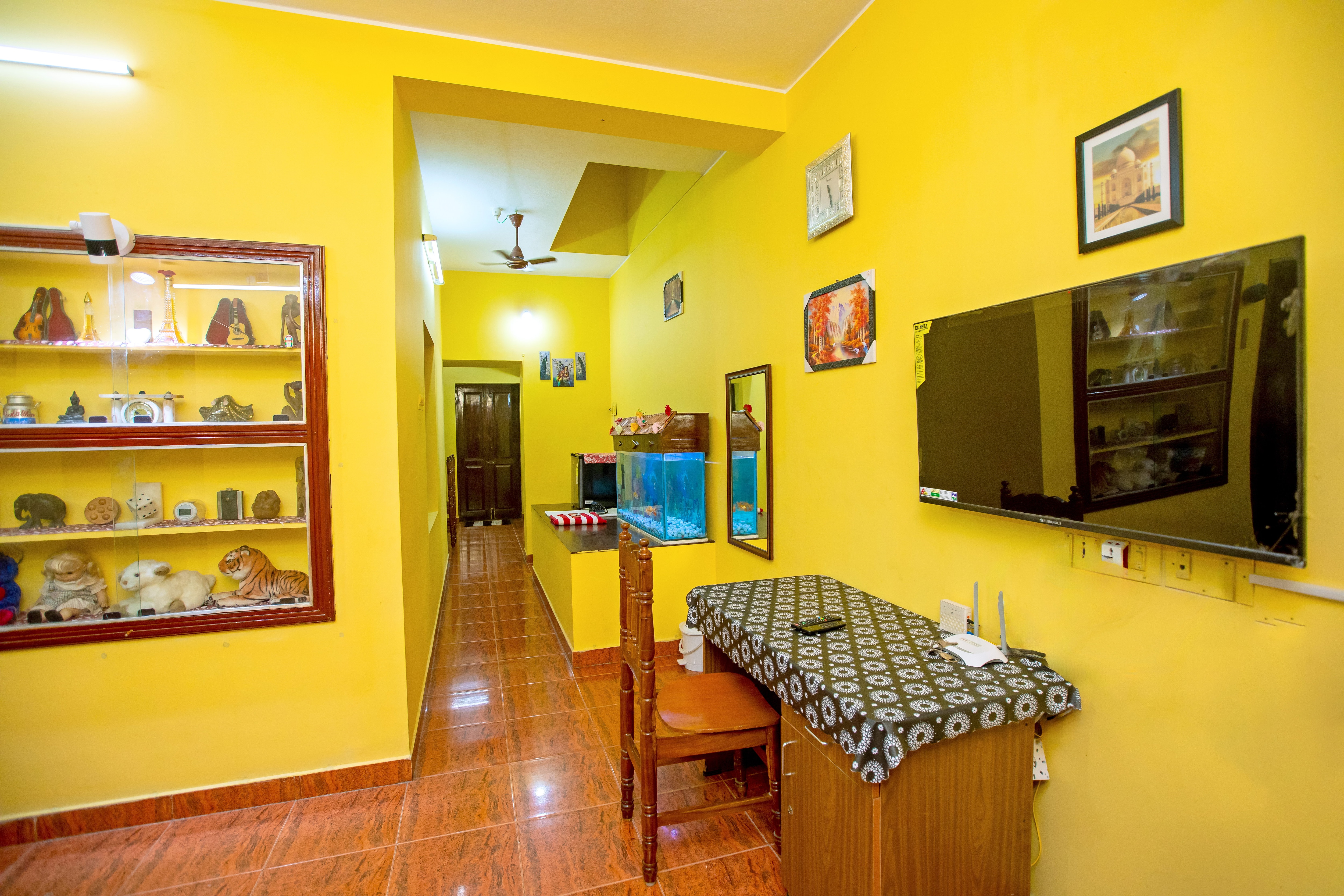 Corner Stays 2BHK @ Rock Beach - Tap to explore photos
