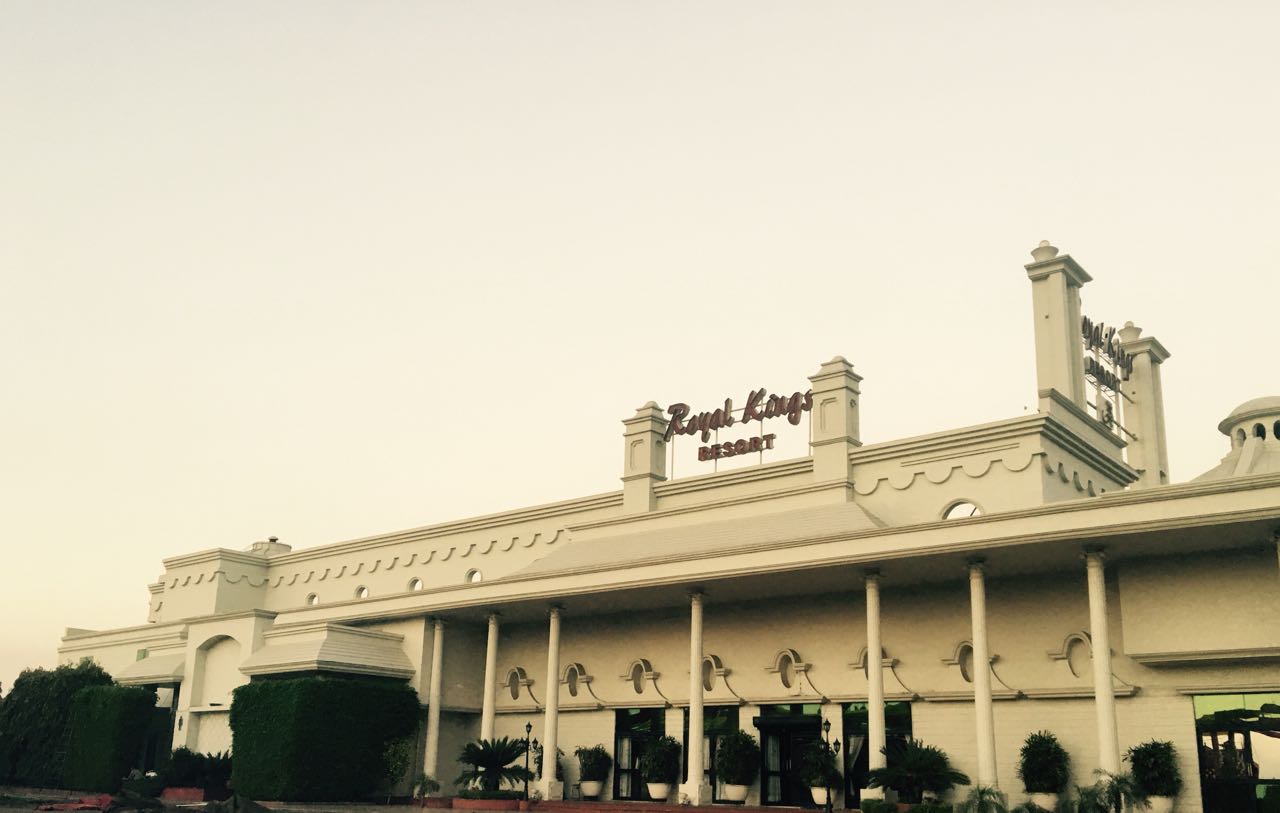 Royal Kings Resort - Tap to explore photos