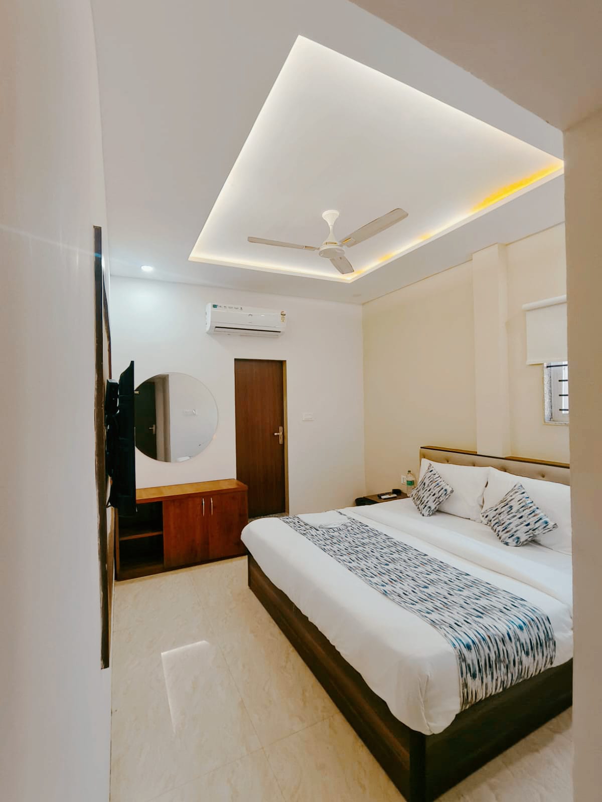 Hotel One Stay - Tap to explore photos