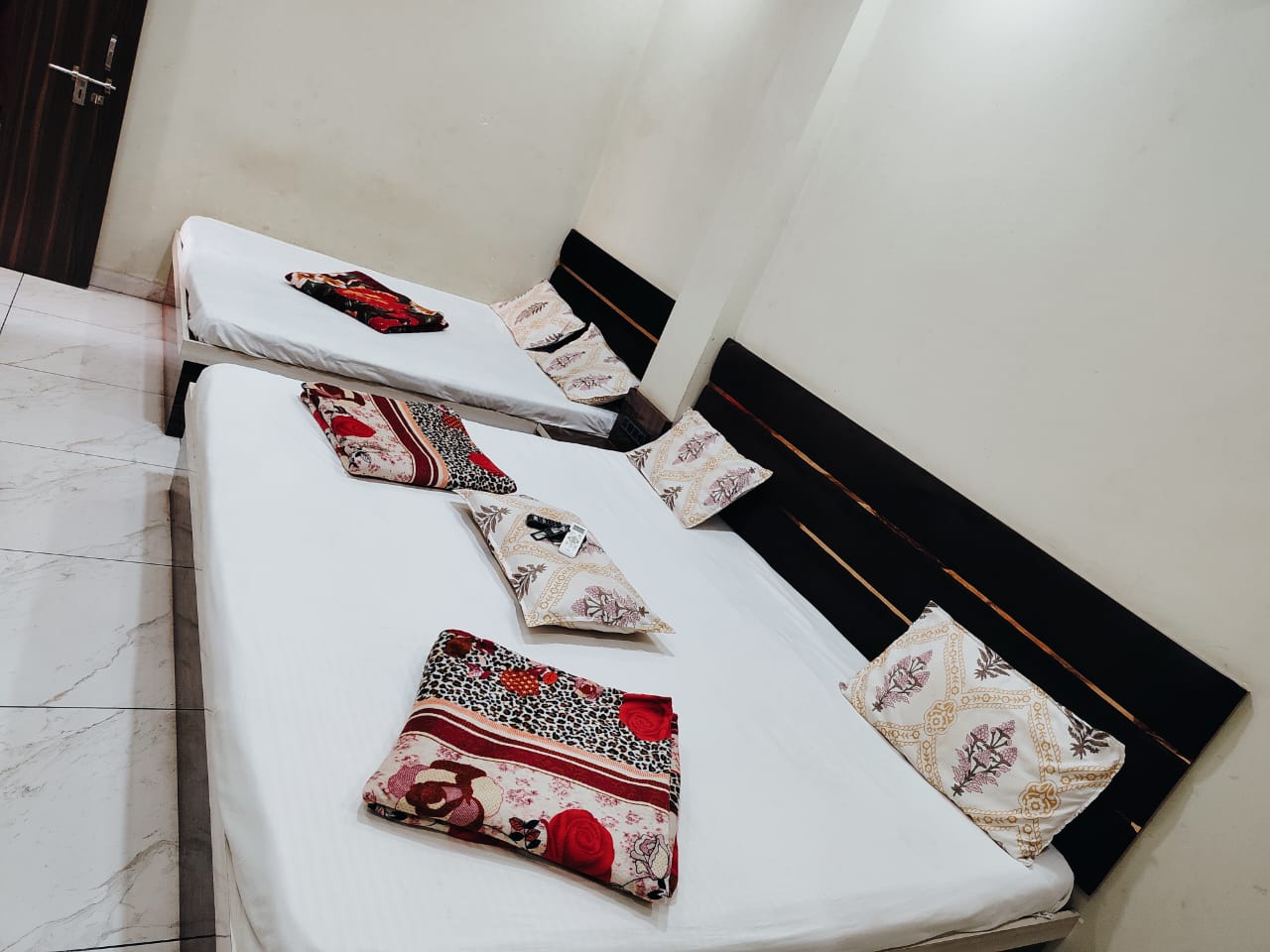 Shree Ayodhya Guest House - Tap to explore photos