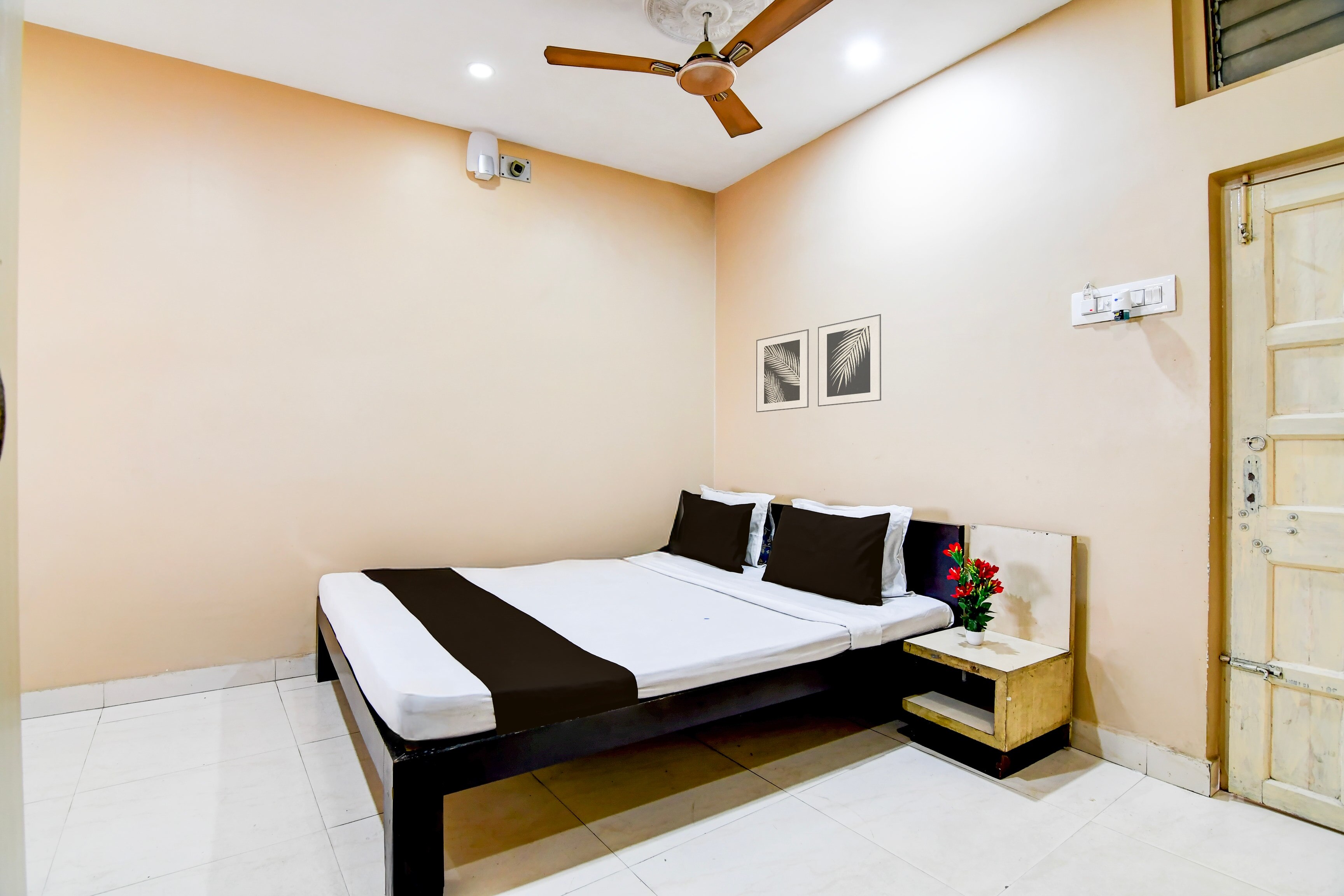 HOTEL O Aanandalok - Tap to explore photos