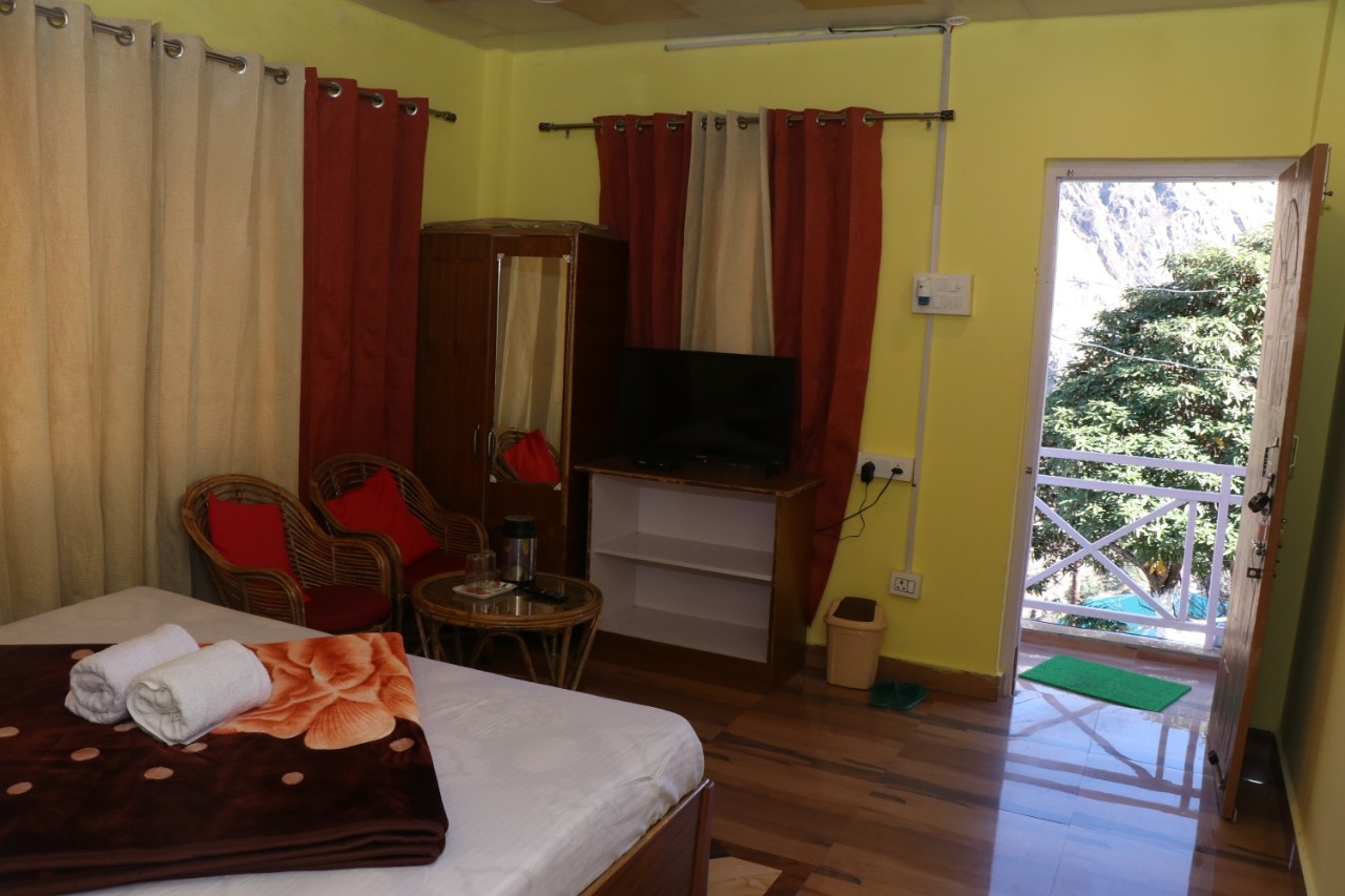 Ramneek Homestay - Tap to explore photos