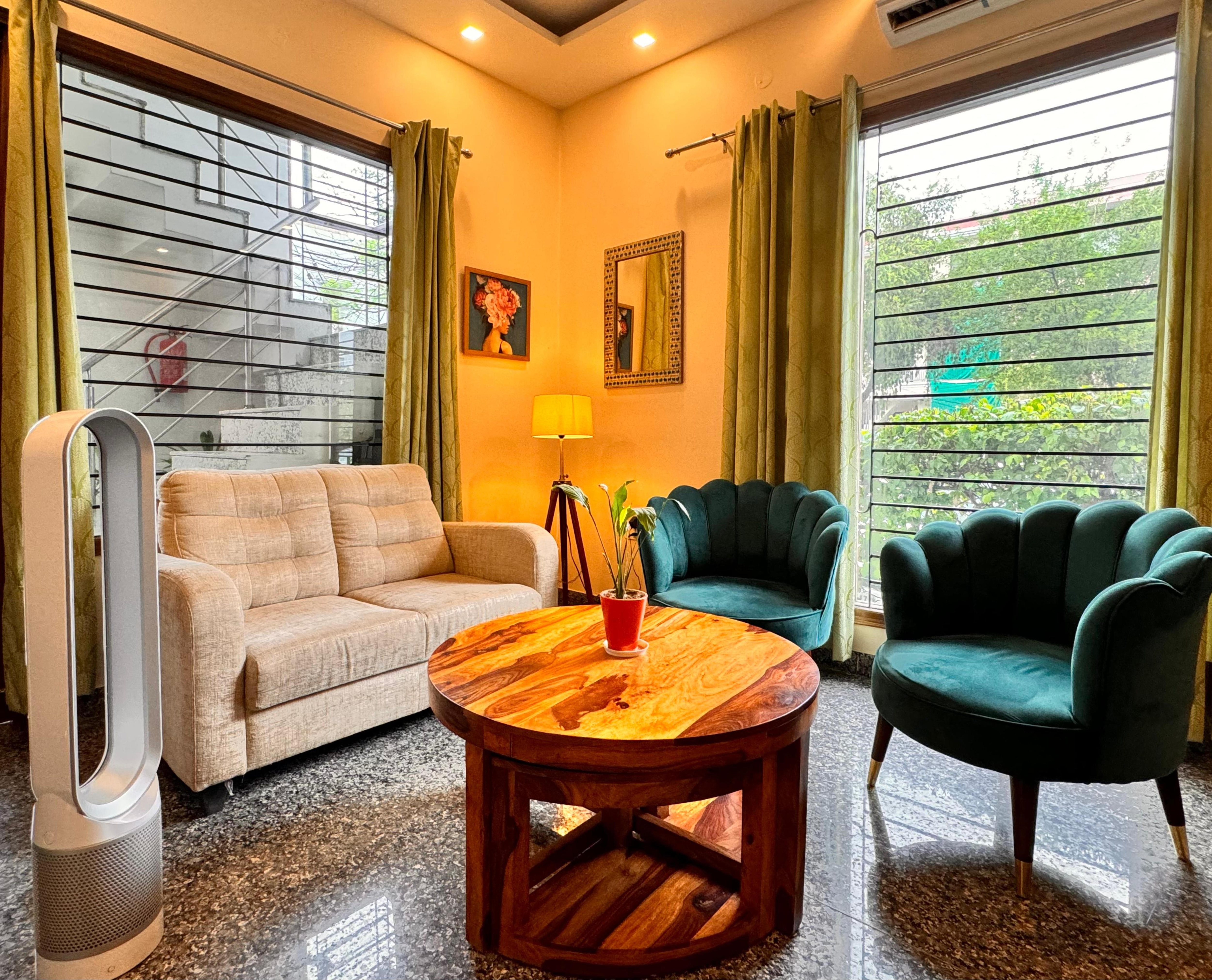 Peaceful Apartment 2BHK By Six Lane - Tap to explore photos