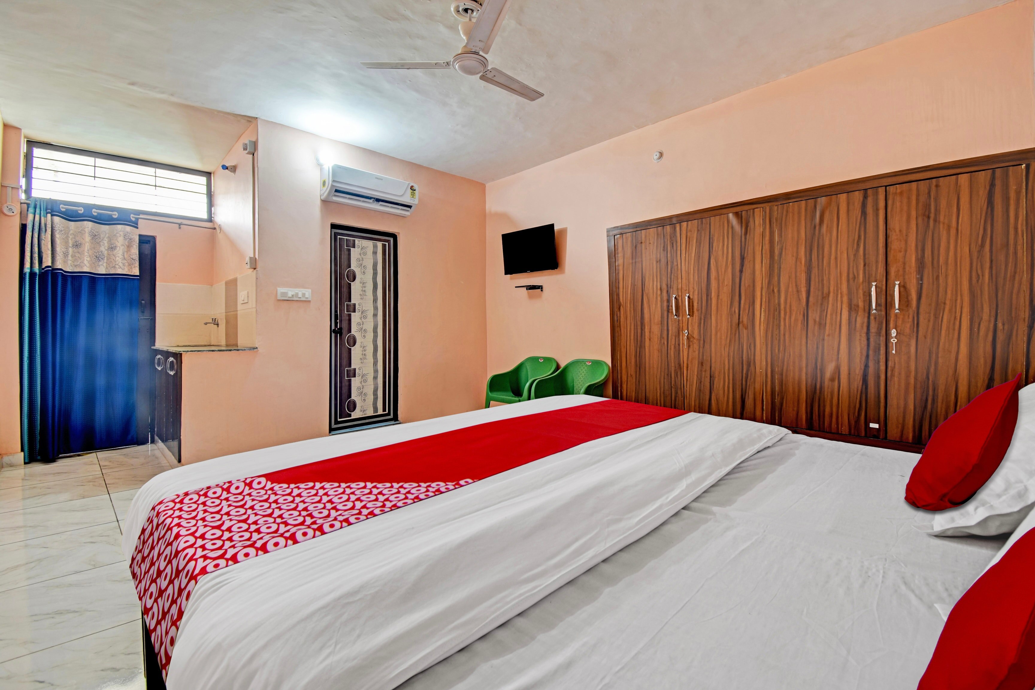 Hotel O City Hill Home Stay - Tap to explore photos