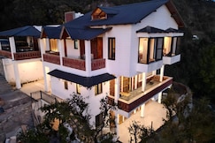 Quietude - 2BR Kitchen & Grocery in Bhimtal by Homeyhuts, Sitarganj