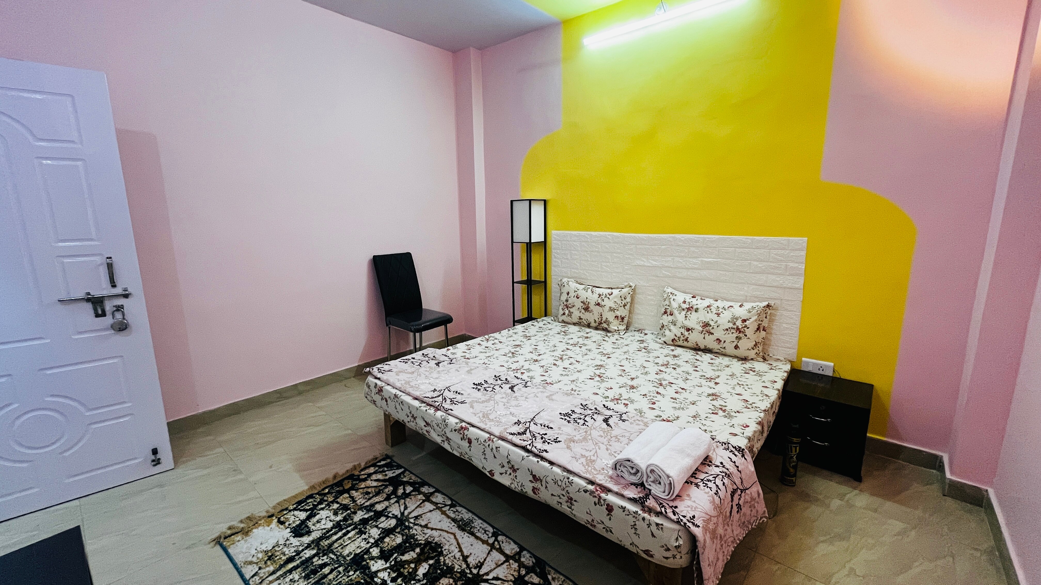 The Saazz Peaceful Cozy Room    Aadhish Homestay - Tap to explore photos