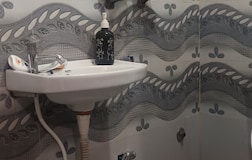 Room No. 001