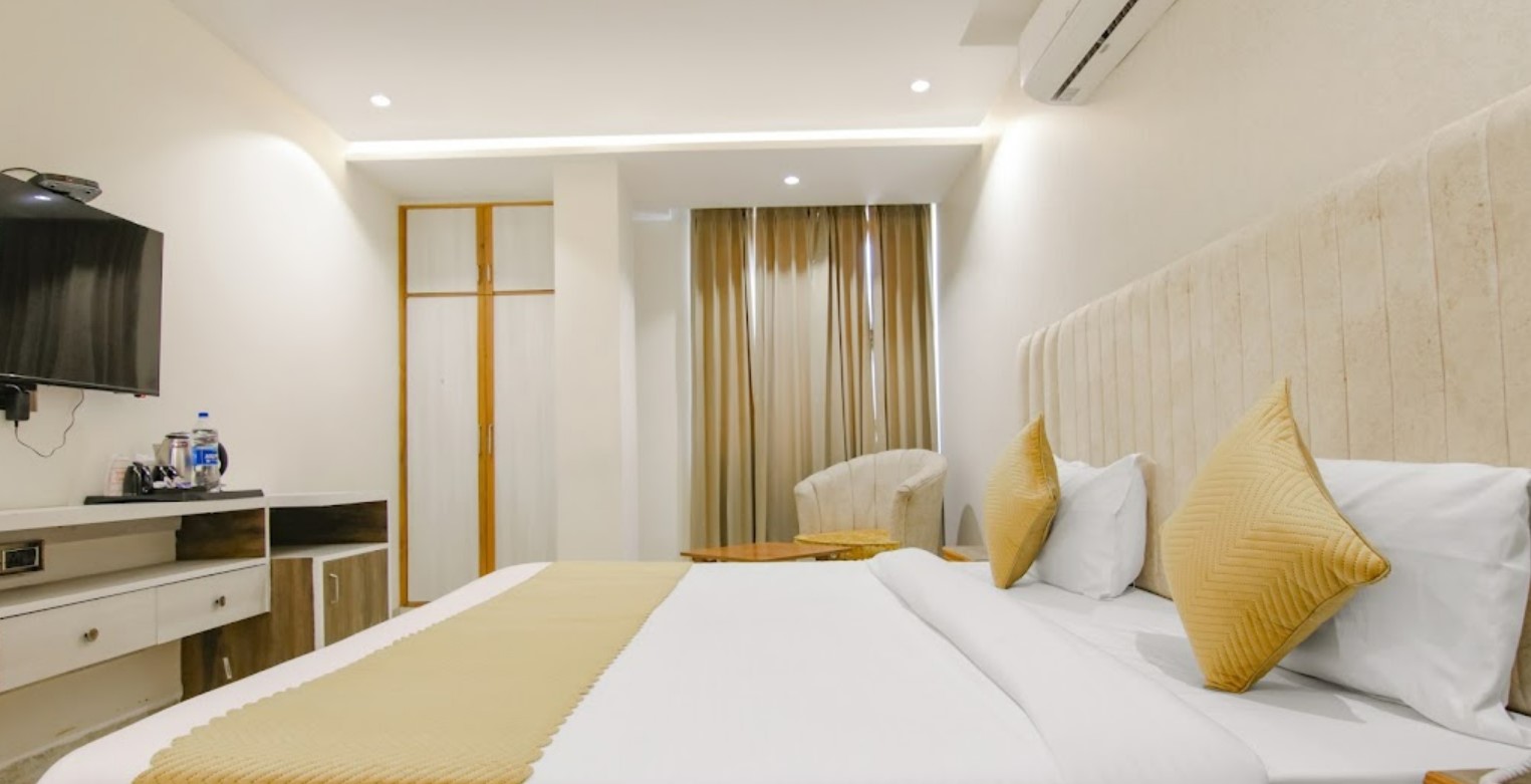 The Eminence Hotel @ 1 min drive from Max Hospital, Mohali - Tap to explore photos