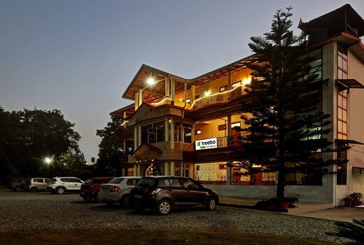 Sapphire Inn Near Kainchi Dham