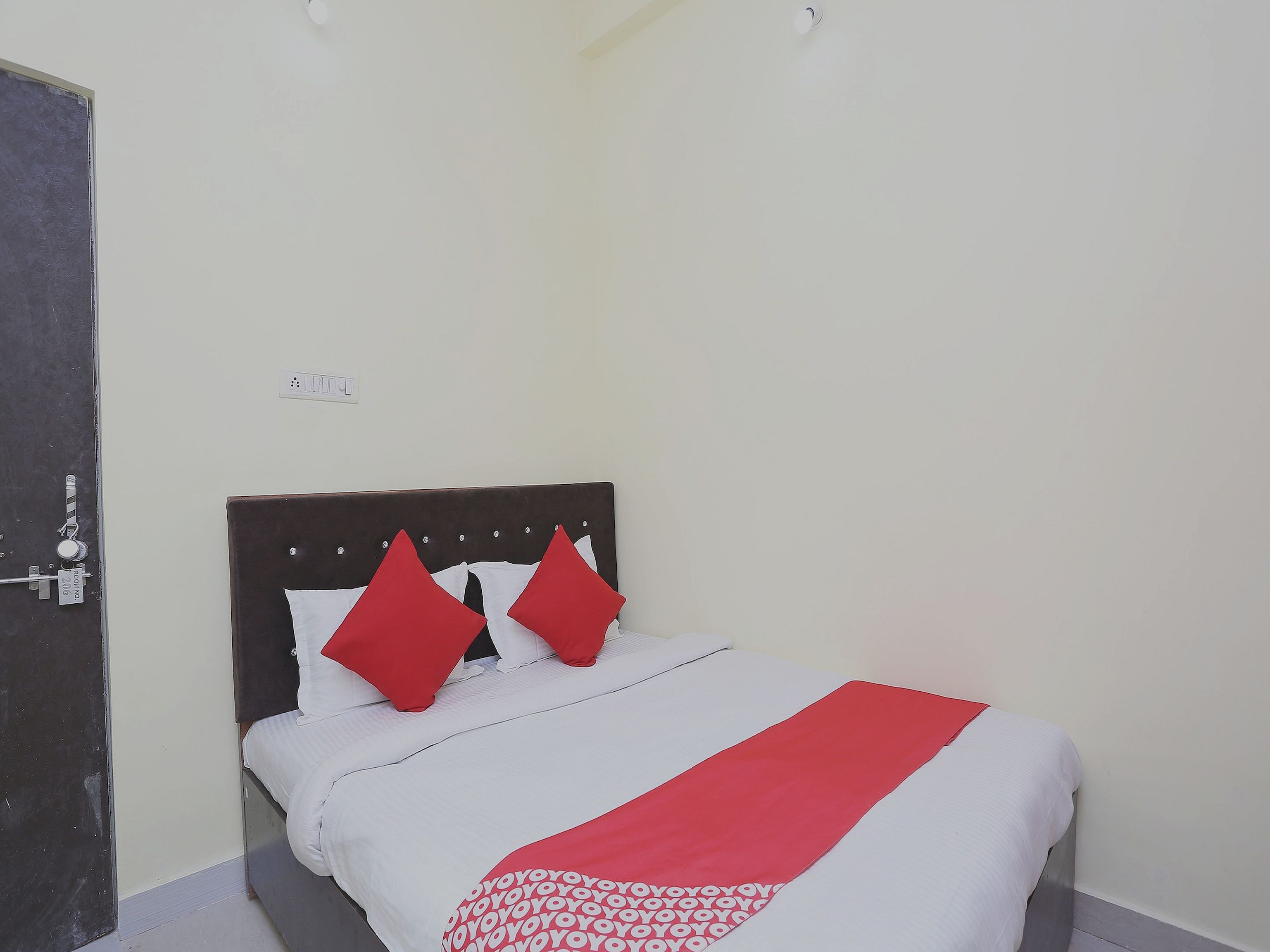 Hotel O Manoj - Tap to explore photos