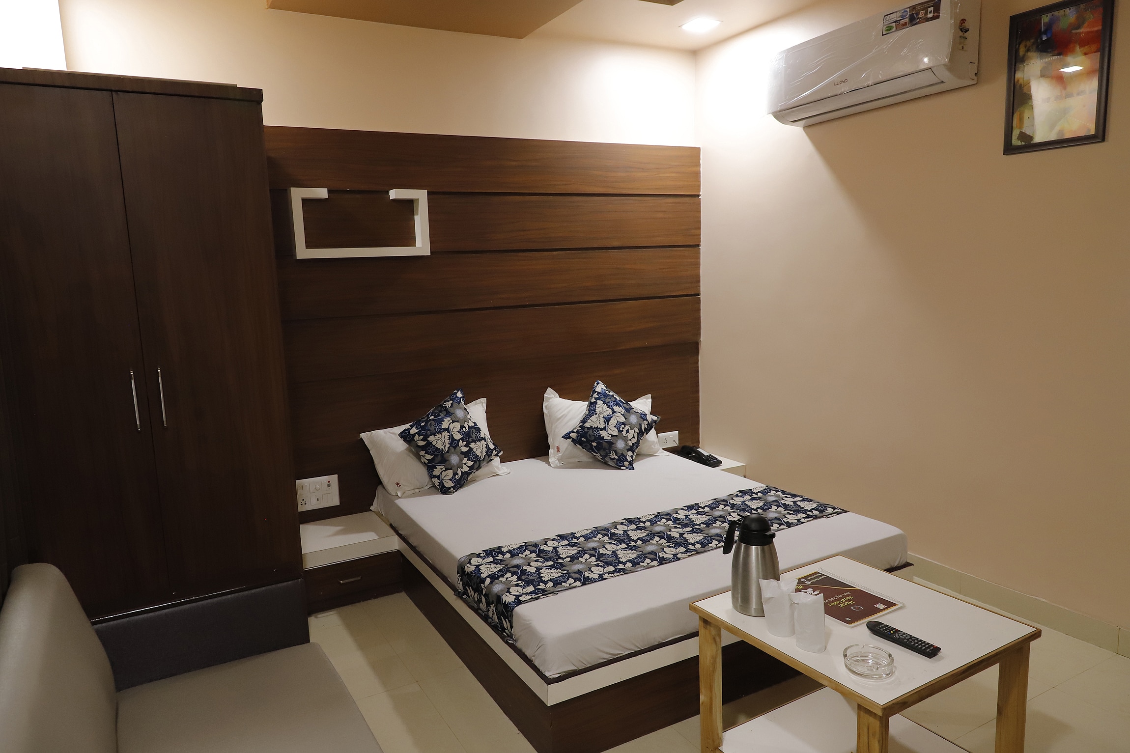 Hotel Royal Suites (100 Meters From Dargah) - Tap to explore photos