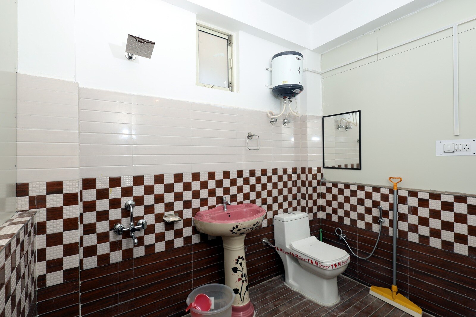 Thakur Home Stay Dhamechi - Tap to explore photos