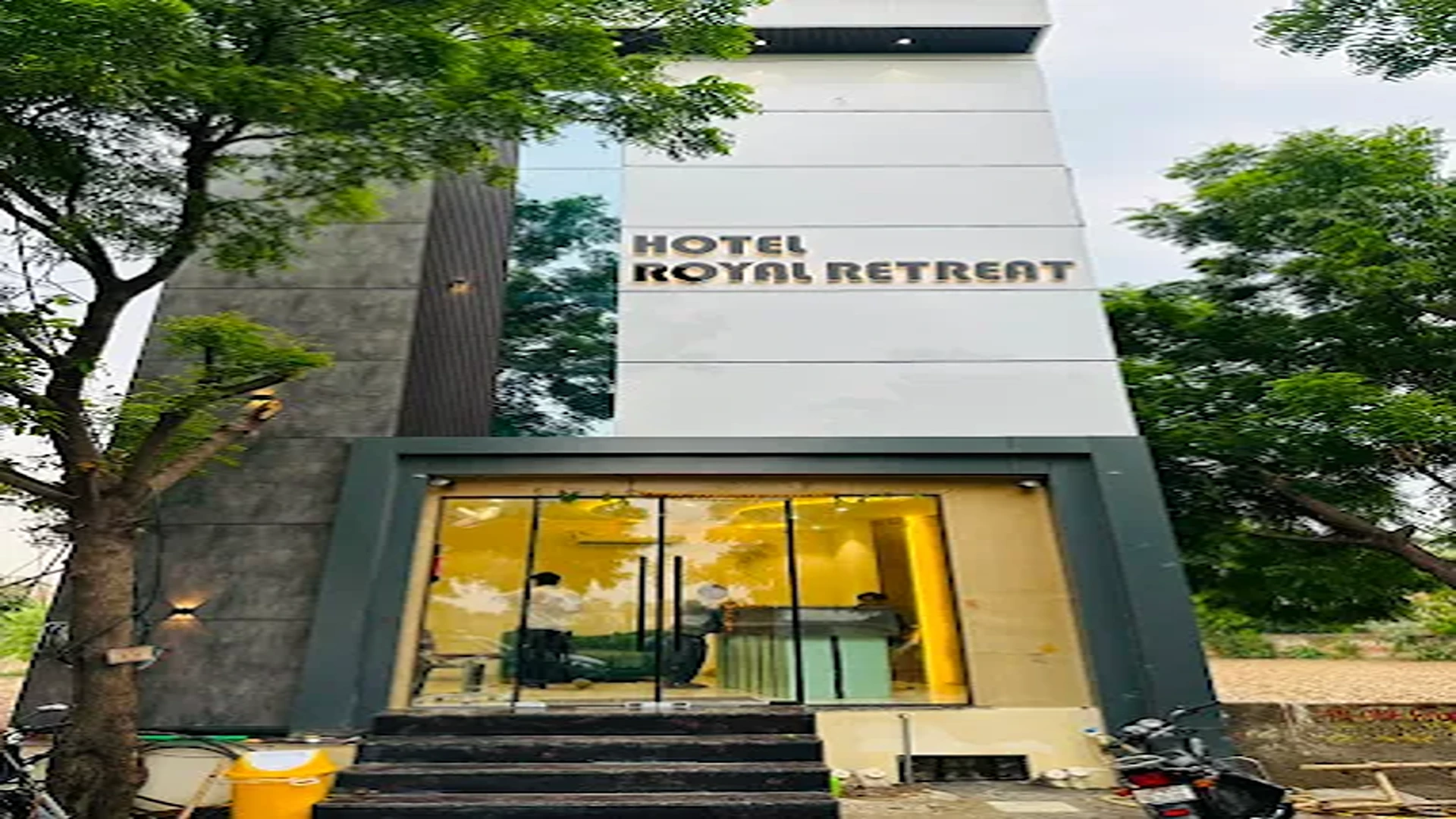 HOTEL ROYAL RETREAT, Vrindavan
