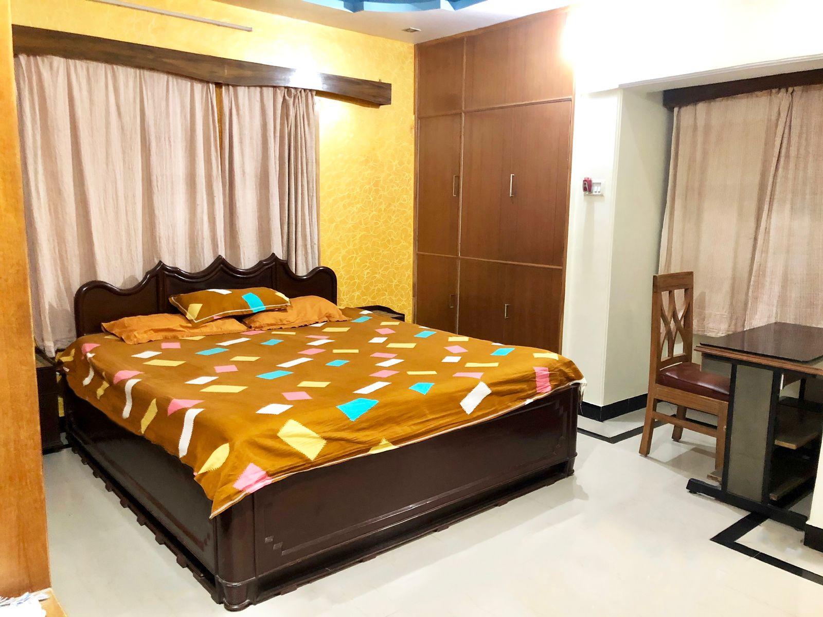Home stay at the centre of the city - Tap to explore photos
